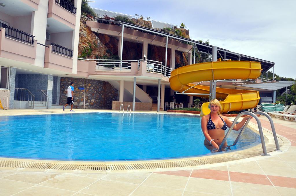 Blue Night Hotel Konaklı Extérieur photo